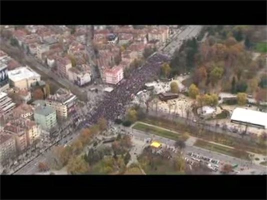 Видео с въздушни кадри от митинга на БСП в София: Пресцентър на БСП