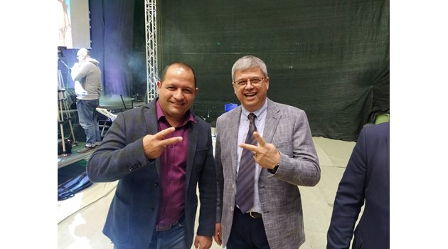 Кандидатът за депутат от Пловдивска област Младен Шишков (вляво)