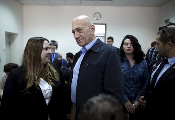 Ехуд Олмерт в съда