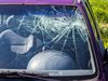 Задържаха млад мъж от Момчилград, счупил стъкло на кола заради спор