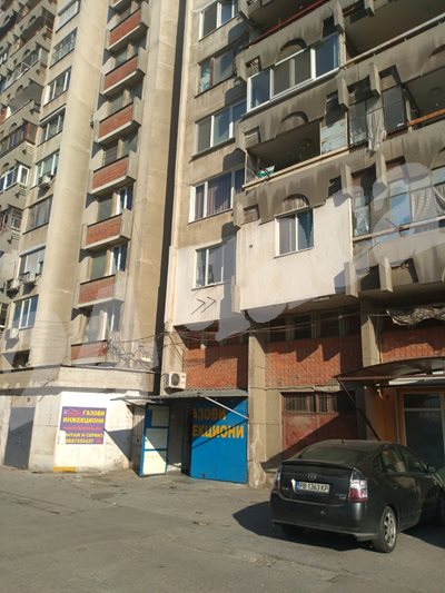 Блокът, в който е живеела полицайката СНИМКИ: Анелия Перчева
