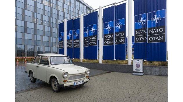 Днес реплика на историческия трабант е паркирана пред централата на НАТО в Брюксел.

