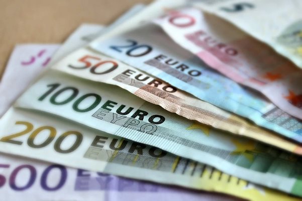 Евро банкноти
Снимка: Пиксабей