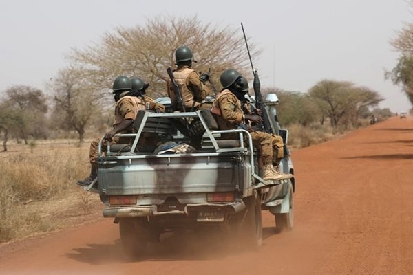 Стрелба и опит за палеж на френски представителства в Буркина Фасо