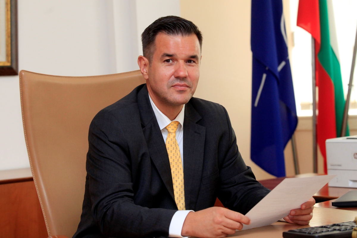 Министърът на икономиката Никола Стоянов: Цените на храните трябва да паднат, внасяме закон за борба с нелоялните търговски практики