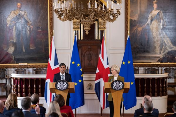 Премиерът на Великобритания Риши Сунак и председателят на ЕК Урсула фон дер Лайен СНИМКА: Ройтерс