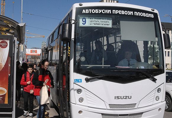 Пловдивчани се оплакват от нередовните градски автобуси, а превозвачите - че субсидиите не стигат.