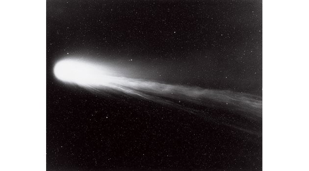 По време на проекта "Вега" Халеевата комета подробно е проучена.