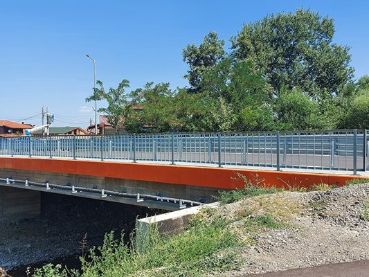 Новият мост в Първенец свързва селото с останалите населени места от „Родопи“