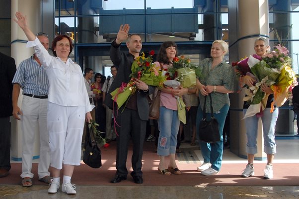 Завръщането на медсестрите на летище София