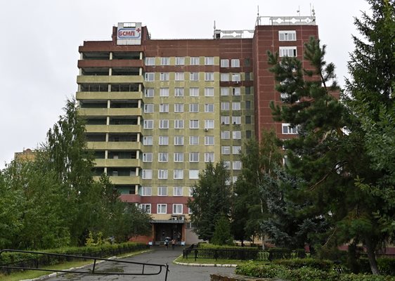 Болницата в Омск, в която е приет Алексей Навални