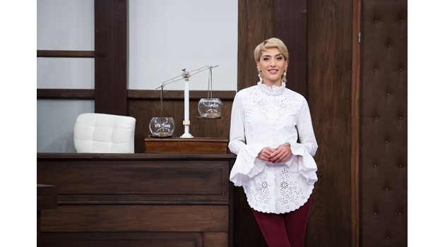 Ромина Тасевска днес за първи път влиза в ролята на водеща на “Съдебен спор”.
СНИМКА: НОВА ТВ