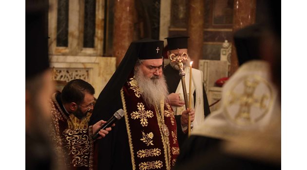 Митрополит Йоан на поклонението пред патриарх Неофит