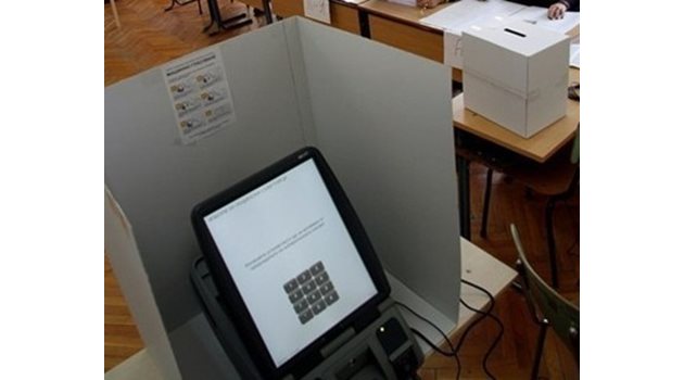Ако ЦИК не намери машини в срок, най-вероятно вотът на 26 март ще се осъществява с хартиени бюлетини.