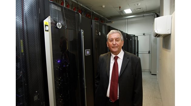 Проф. Стоян Марков от години се занимава със суперкомпютри.