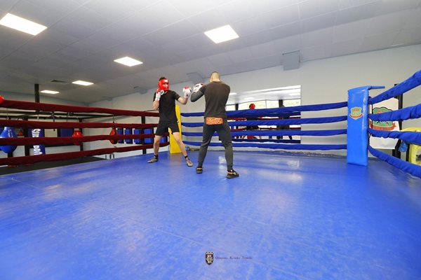 Основно обновената боксова зала