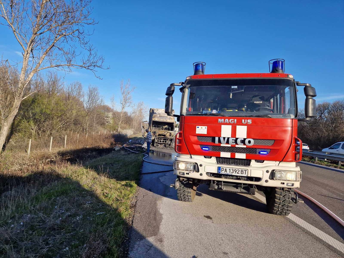 Горящ тир затвори магистрала "Тракия" край Пазарджик