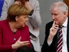Кабинетът в Германия може да се разцепи заради спора на Меркел и Зеехофер за мигрантите