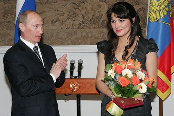 Президентът със сопранато Анна Нетребко