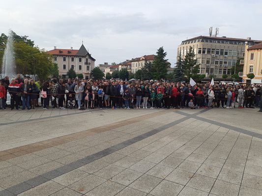 С митинг-заря във Враца почетоха Христо Ботев и загиналите за свободата на България Снимка: Валери Ведов