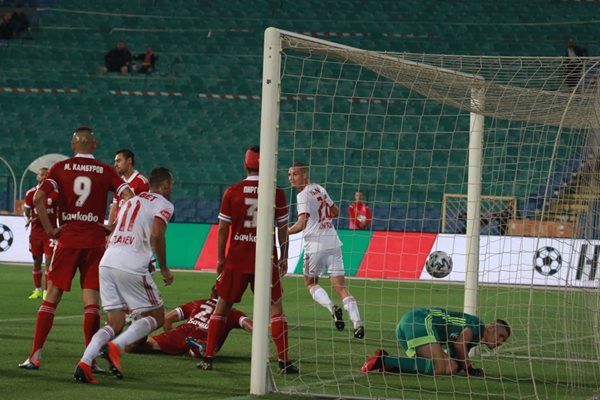 Антов намалява преднината за едното ЦСКА.