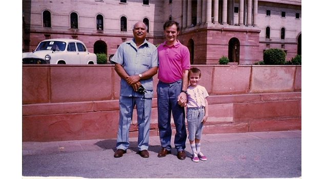 СЕМЕЙСТВО: Рут и баща й Неделчо по времето, когато той е бил треньор в Индия.