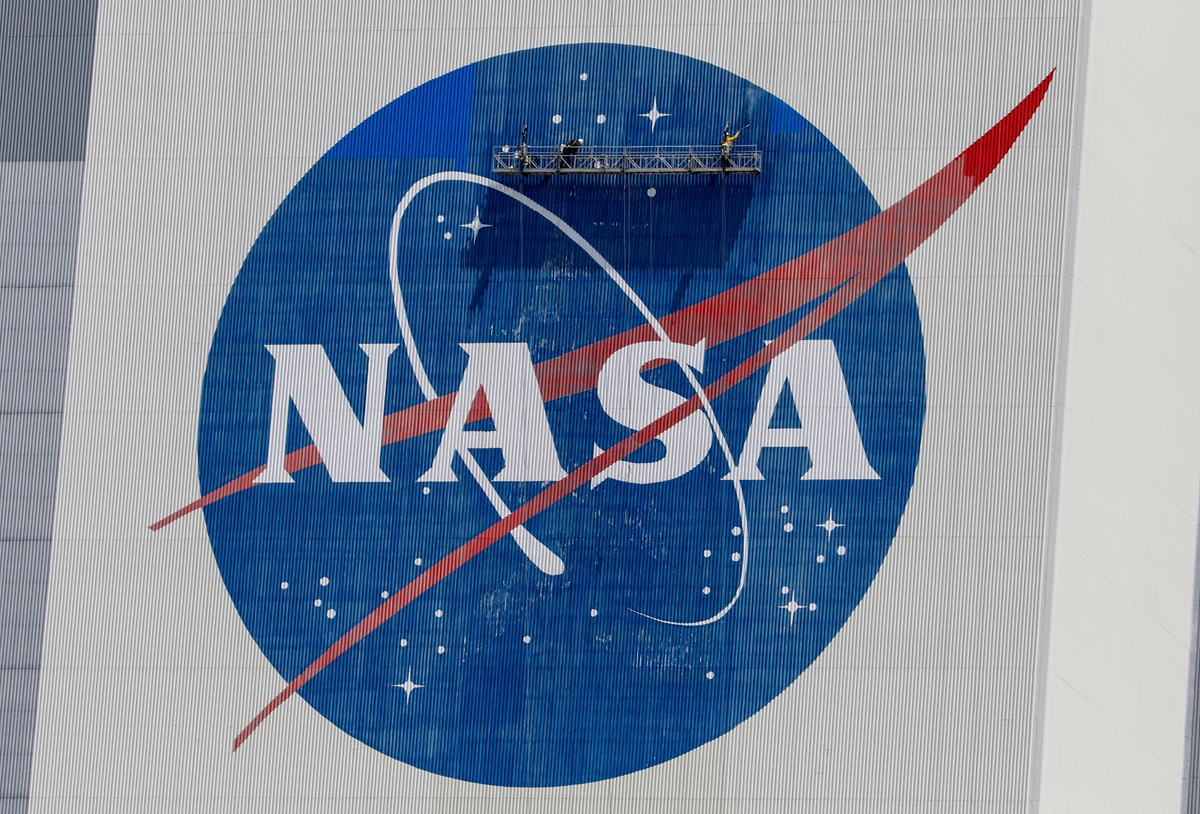 Сонда на НАСА удари астероид, за да промени орбитата му (Видео)