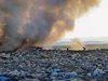 Пожарът на сметището в Цалапица не се разраства, до края на деня може да бъде загасен