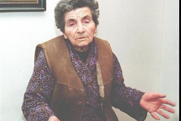 Баба Стефанка (на снимката преди 10 години) щастливо царува вече на 97 г.
