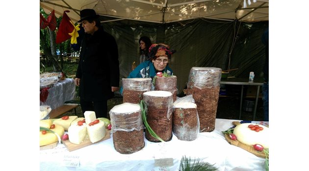Румънски фермери предлагаха сирене в борова кора по 25 лв. килото