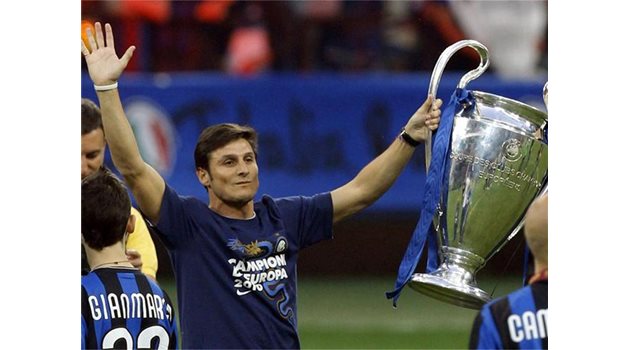 ТРИУМФ: Хавиер Занети и останалите играчи на “Интер” се пребориха за трофея в Шампионската лига.