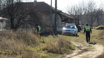 Бабата, намерена мъртва край Русе, се задушила при опит за изнасилване (обзор)