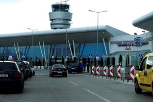 Самолет кацна извънредно на летище София, британец починал на борда (Обновена)