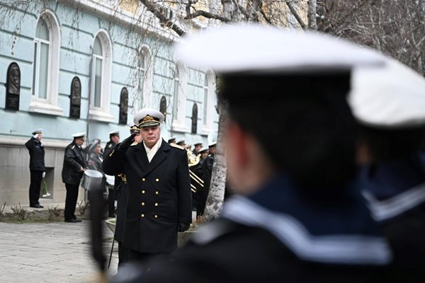 Висшето военноморско училище „Н. Й. Вапцаров" отбелязва 143-годишнина.
Снимка; Орлин Цанев