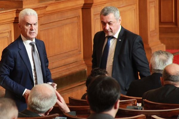 В първите дни на парламента Сидеров и Симеонов демонстрираха мир помежду си.