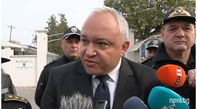 Вътрешният министър Иван Демерджиев с подробности за случая с убития граничен полицай край Елхово.
Кадър: Нова