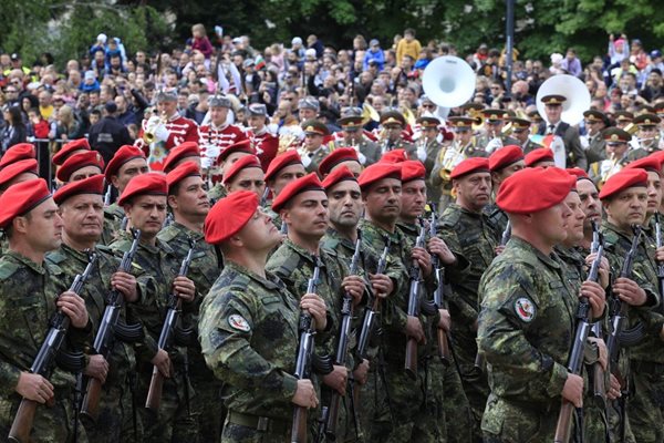 Годишно за обучение МО дава между 1,2 и 1,5 млн. лв. СНИМКА: ВЕЛИСЛАВ НИКОЛОВ