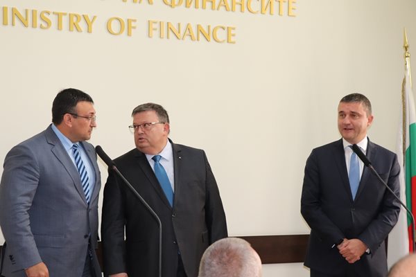 Министрите Владислав Горанов и Младен Маринов и главният прокурор Сотир Цацаров обясниха какви промени ще има в Наказателния кодекс.
