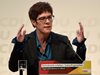 Водеща кандидатка за мястото на Меркел предвижда квота за жени в парламента