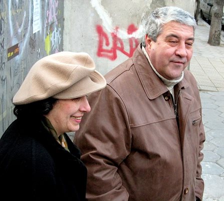 Спас Гърневски и съпругата му Донка празнуват, обикаляйки Родопите. 