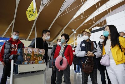 От днес Китай започна пробно възстановяване на груповия туризъм в чужбина