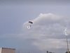 Емблемите на ЦСКА долетяха на стадиона с парашутисти, скочили от военен хеликоптер (Видео)