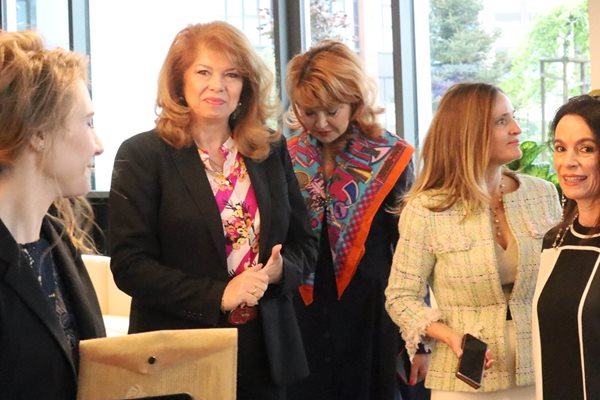 Илияна Йотова, Диана Митева, директор на Банка ДСК и Жанет Захариева