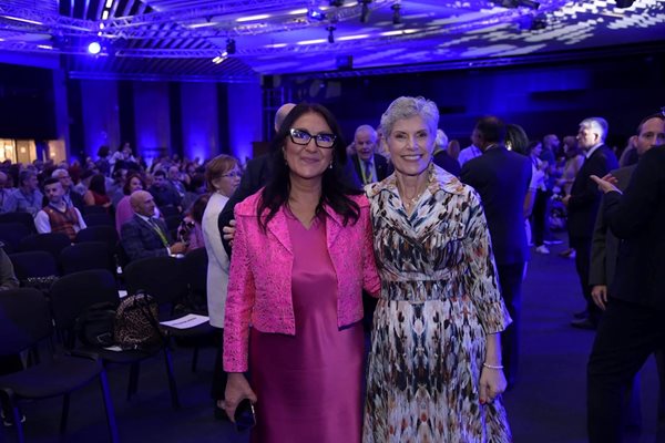 Нанси Шилър заедно с изпълнителния директор на “Америка за България” Десислава Тальокова в НДК.