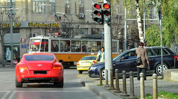 Валери минава НА ЧЕРВЕНО