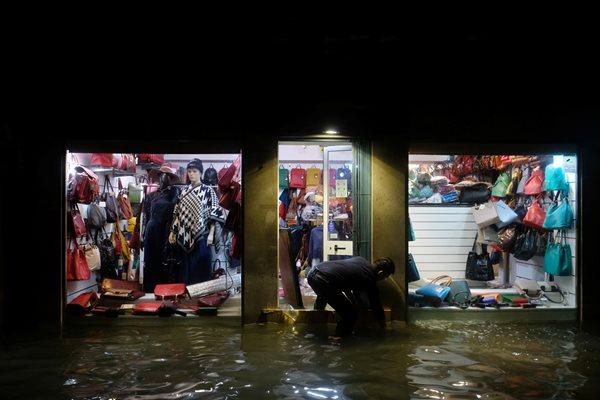Венеция е наводнена от Високата вода СНИМКА: Ройтерс