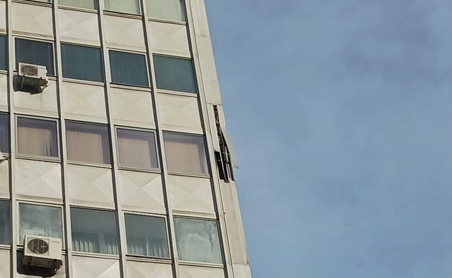Граждани алармират за опасна сграда в центъра на Добрич (Обновена)