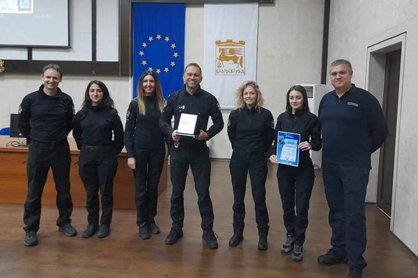 Наградените в  в конкурса „Страхливият умира всеки ден, смелият – само веднъж" в памет на Джовани Фалконе.