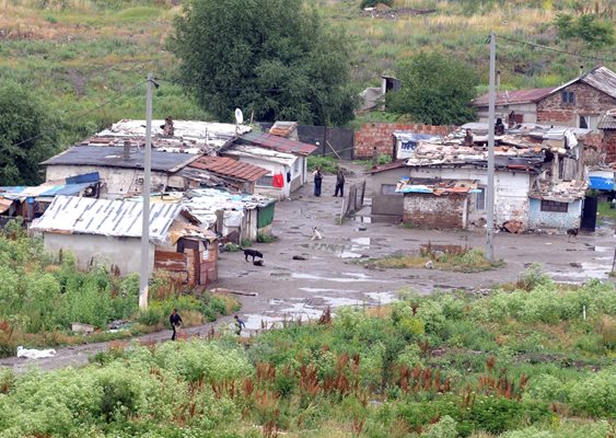 Държавата ще трябва да осигури социални общински жилища за ромите и домакинствата, живеещи под прага на бедност.