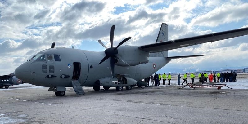 Два самолета “Спартан” закараха българските спасителни екипи до Турция.